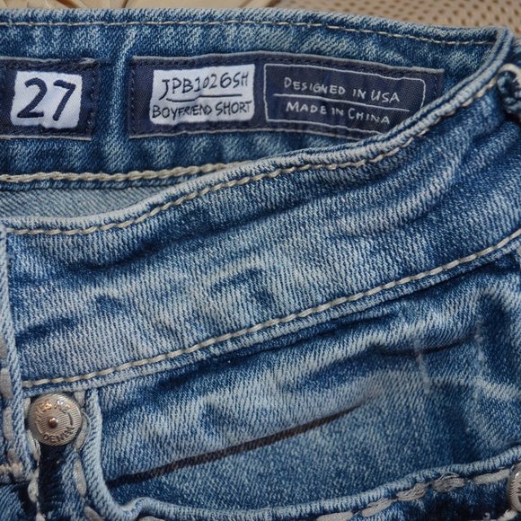 Sz 27 Miss Me Embroidered Boyfriend Blue Jean Shorts JPB1026SH - Picture 11 of 14